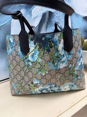 Gucci Beige GG Supreme Tote with Blue Floral Print and Black Handles
